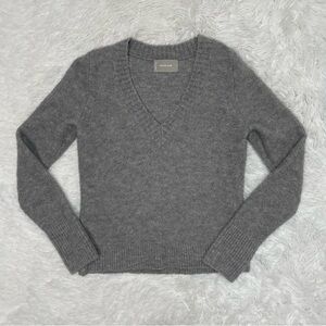 Everlane Wool Blend Sweater Women’s Size S Small Gray V-Neck Quiet Luxury Preppy